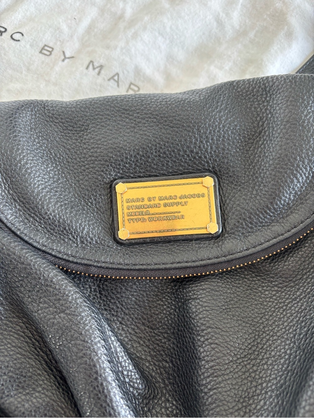 Marc by Marc Jacobs Classic Q Leather crossbody with Gold Plaque